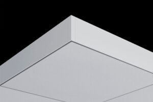 Підвісна система Knauf Armstrong Axiom для опорядження периметра та створення «стельових островів»